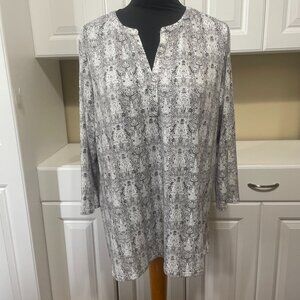 Dalia Blouse Women's XL High Low Hem V-Neck 3/4 Sleeve Gray and White
